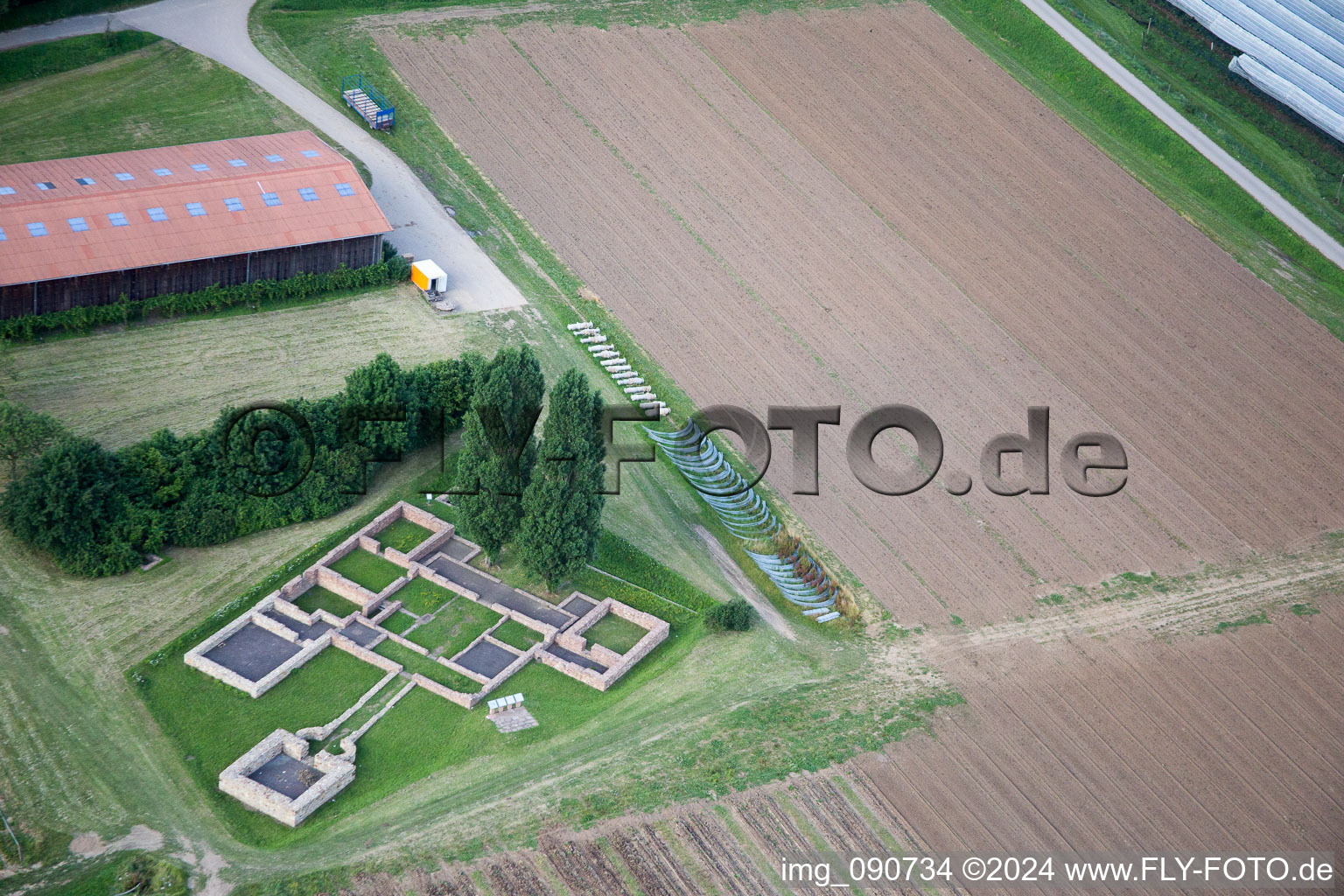 Vue aérienne de Domaine romain Villa Rustika à le quartier Großsachsen in Hirschberg an der Bergstraße dans le département Bade-Wurtemberg, Allemagne