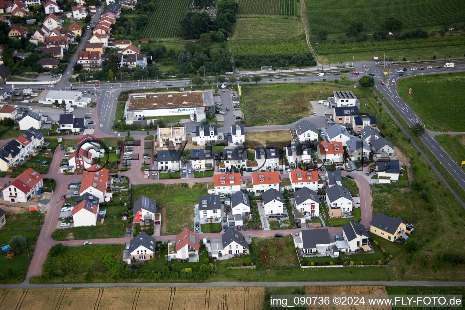 Vue aérienne de Rue des frères Grimm à le quartier Großsachsen in Hirschberg an der Bergstraße dans le département Bade-Wurtemberg, Allemagne