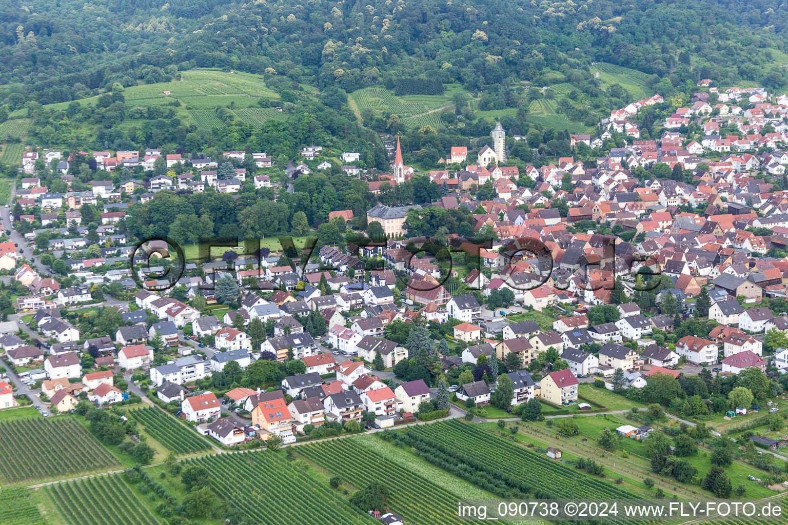 Vue aérienne de Château plus sage à le quartier Leutershausen in Hirschberg an der Bergstraße dans le département Bade-Wurtemberg, Allemagne