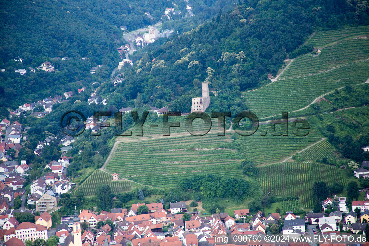 Schriesheim dans le département Bade-Wurtemberg, Allemagne depuis l'avion