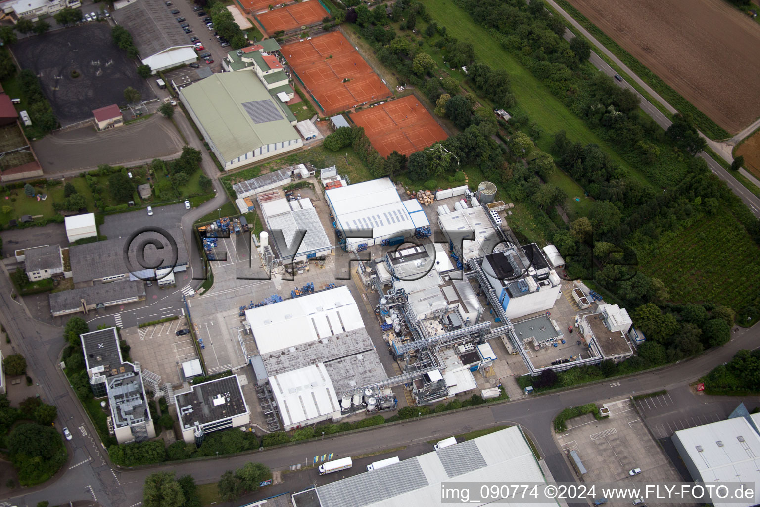 Dossenheim dans le département Bade-Wurtemberg, Allemagne depuis l'avion