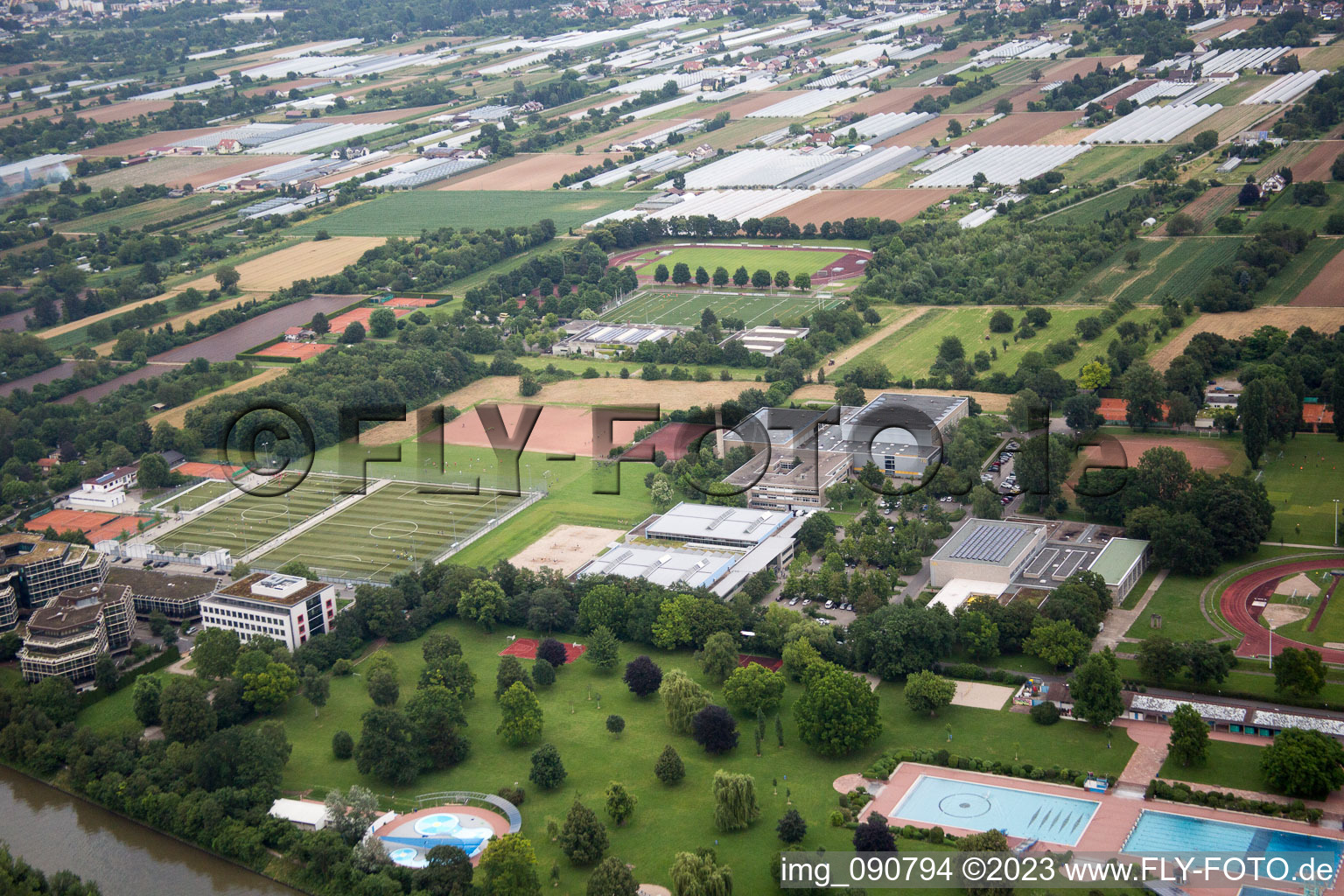 Vue aérienne de Base olympique à le quartier Handschuhsheimer in Heidelberg dans le département Bade-Wurtemberg, Allemagne