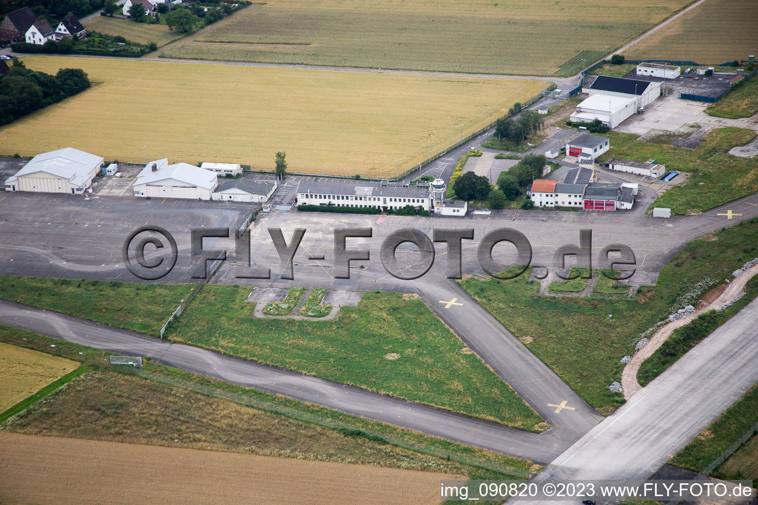 Vue aérienne de HD-Kirchheim, ancien aérodrome américain à le quartier Patrick Henry Village in Heidelberg dans le département Bade-Wurtemberg, Allemagne