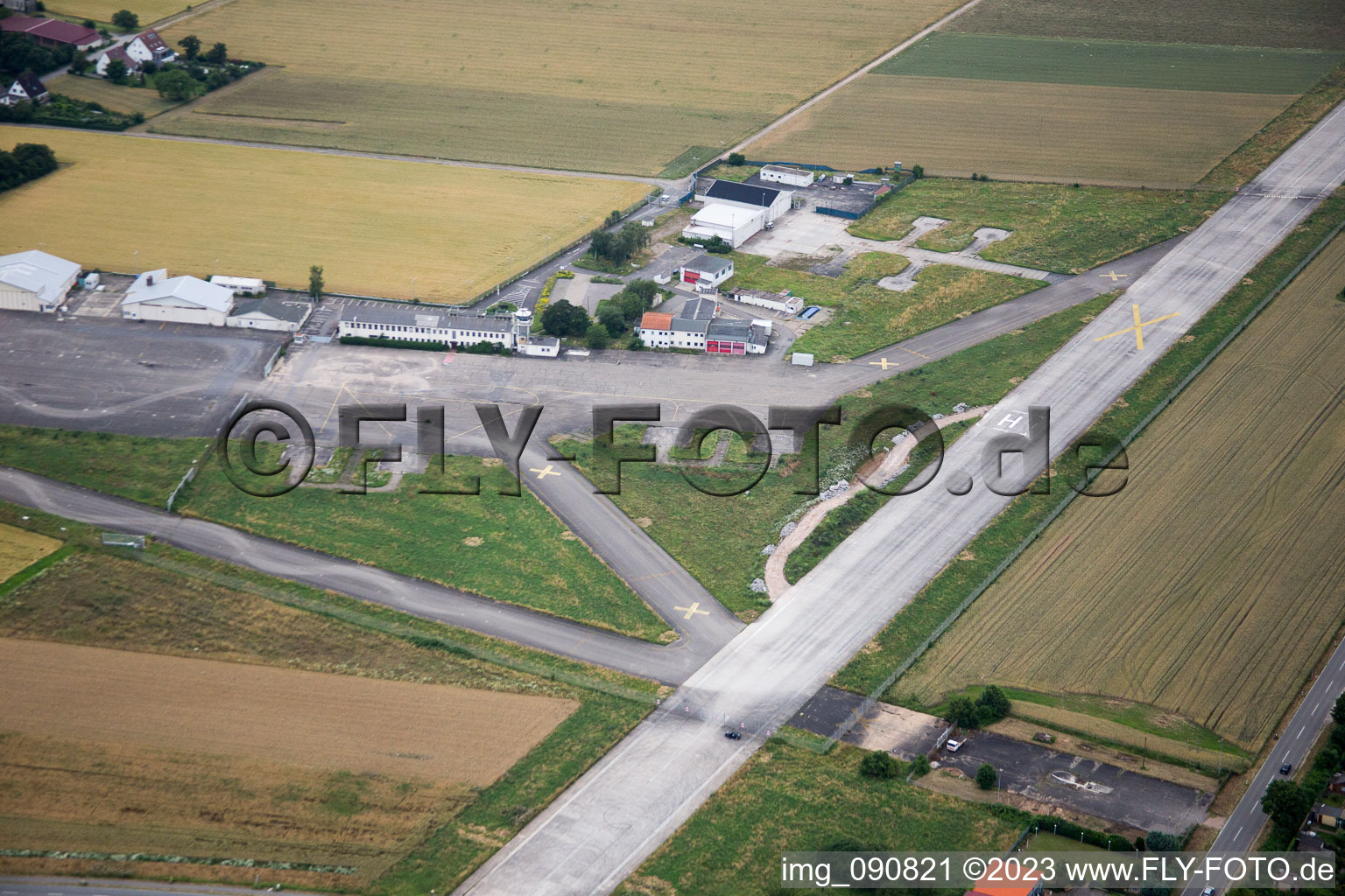 Vue aérienne de HD-Kirchheim, ancien aérodrome américain à le quartier Patrick Henry Village in Heidelberg dans le département Bade-Wurtemberg, Allemagne