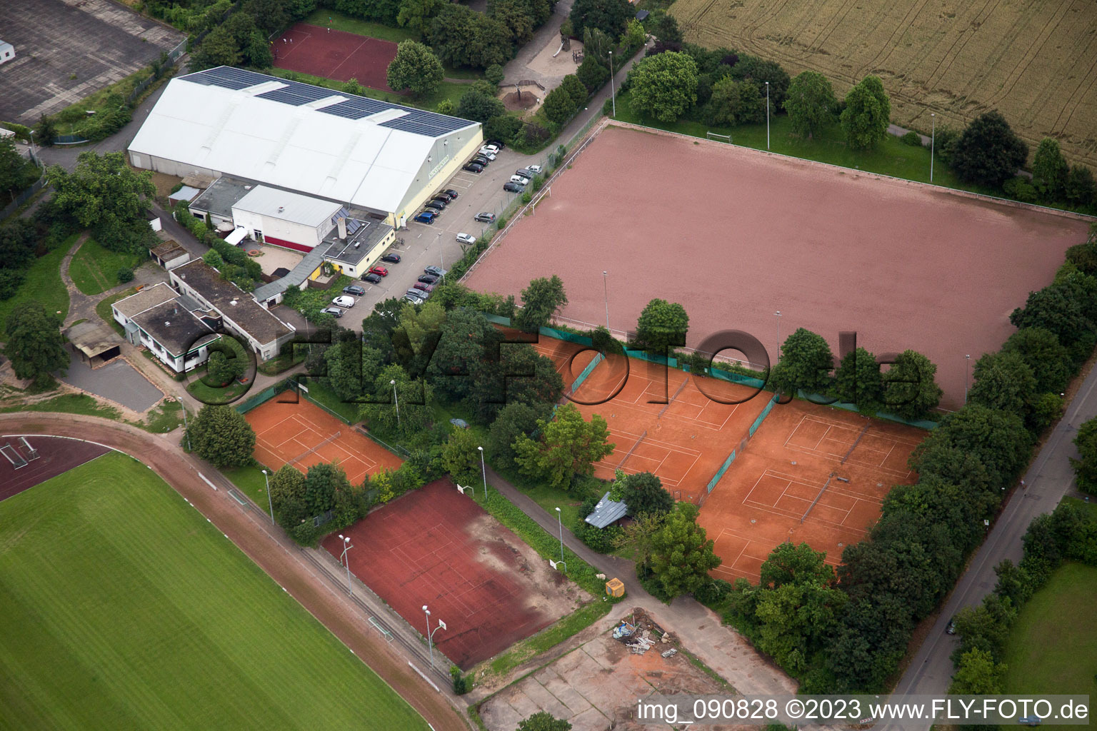 Vue aérienne de Centre sportif Sud à le quartier Am Kirchheimer Weg in Heidelberg dans le département Bade-Wurtemberg, Allemagne