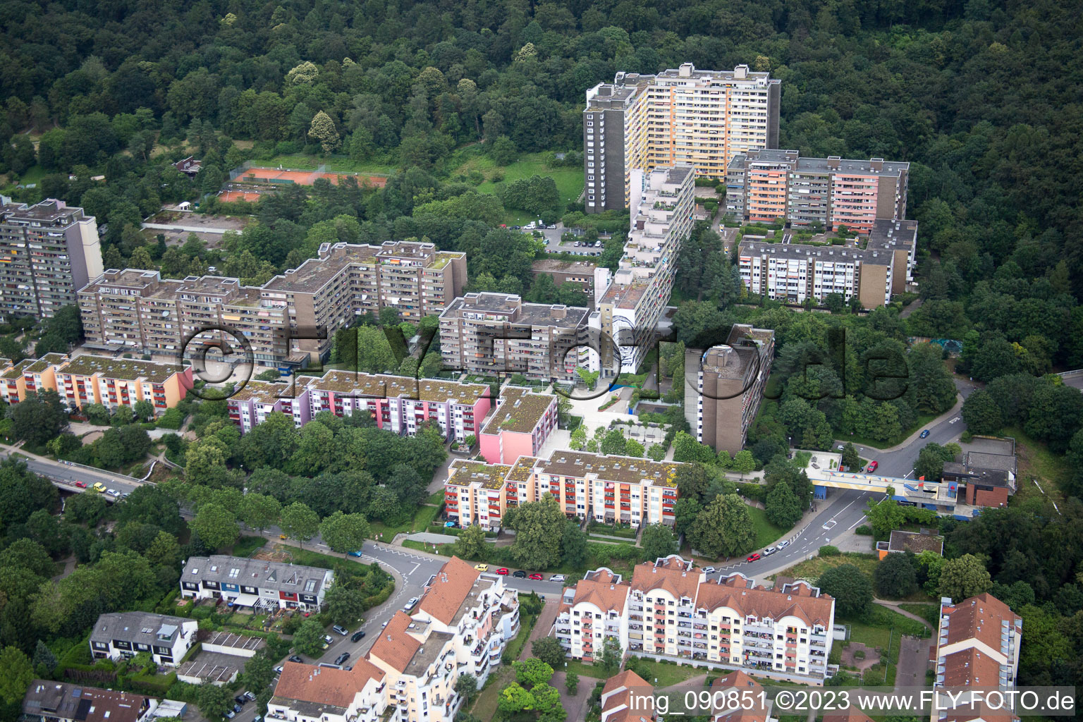 Vue aérienne de HD-Emmertsgrund à le quartier Emmertsgrund in Heidelberg dans le département Bade-Wurtemberg, Allemagne