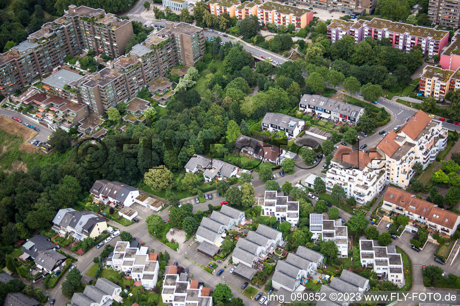 Vue aérienne de HD-Emmertsgrund à le quartier Emmertsgrund in Heidelberg dans le département Bade-Wurtemberg, Allemagne