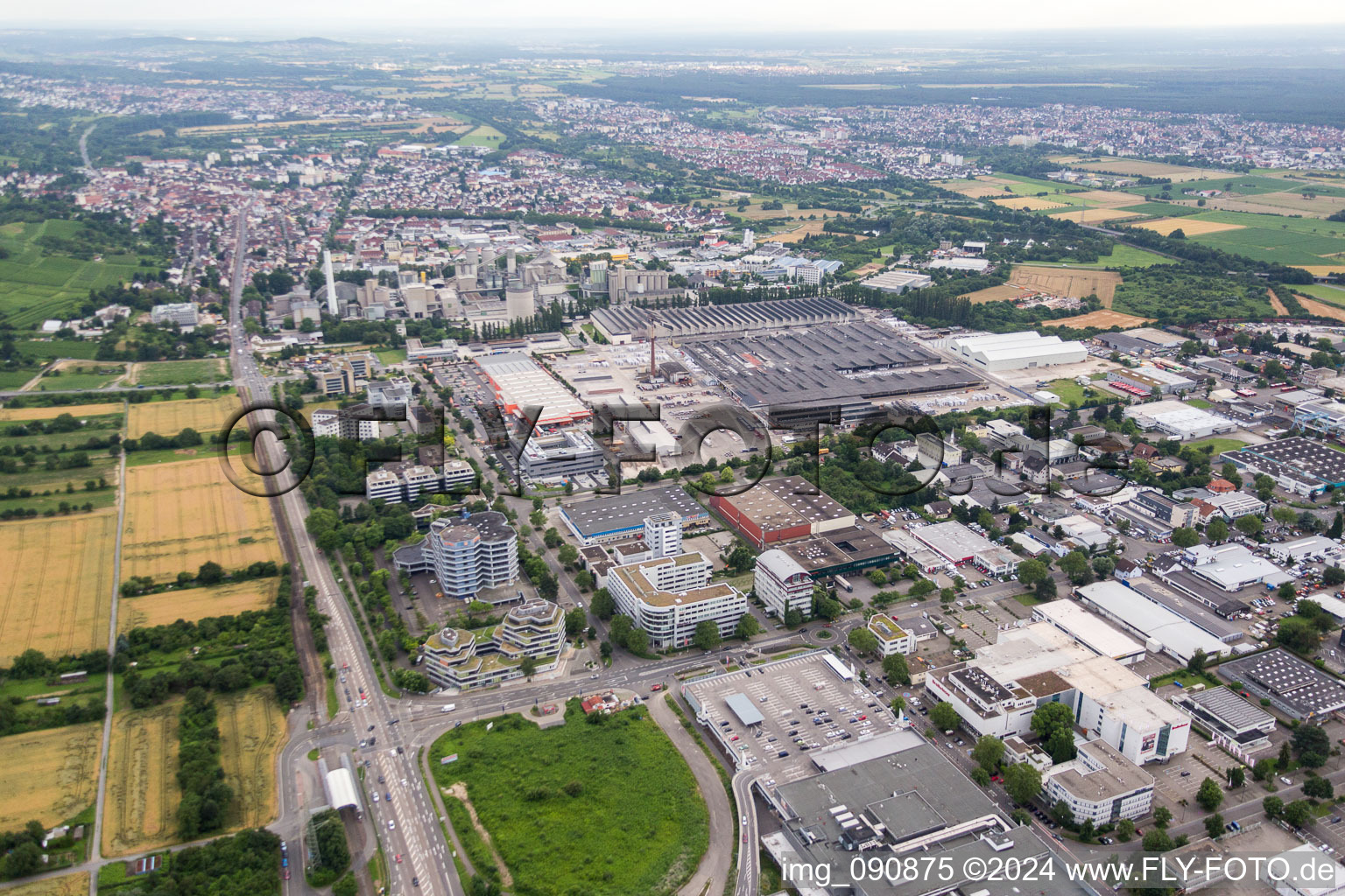 Vue aérienne de Installations techniques dans la zone industrielle Eternit Werk dans le quartier Leimen d'Heidelberg à Leimen dans le département Bade-Wurtemberg, Allemagne