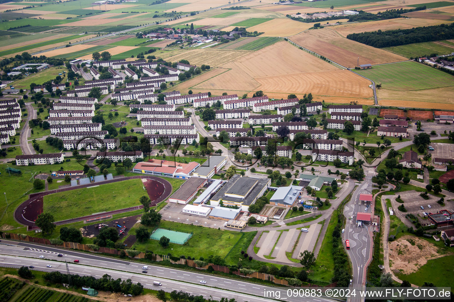 Vue aérienne de Maison d'accueil pour réfugiés et logement pour demandeurs d'asile, établissement de premier accueil du Land de Bade-Wurtemberg dans le quartier Patrick-Henry-Village à le quartier Patrick Henry Village in Heidelberg dans le département Bade-Wurtemberg, Allemagne