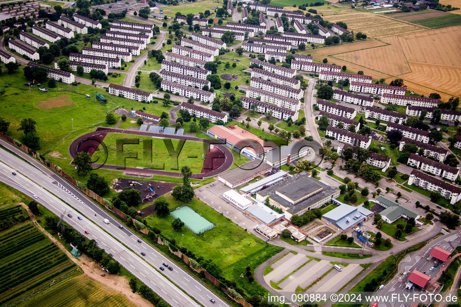 Photographie aérienne de Maison d'accueil pour réfugiés et logement pour demandeurs d'asile, établissement de premier accueil du Land de Bade-Wurtemberg dans le quartier Patrick-Henry-Village à le quartier Patrick Henry Village in Heidelberg dans le département Bade-Wurtemberg, Allemagne