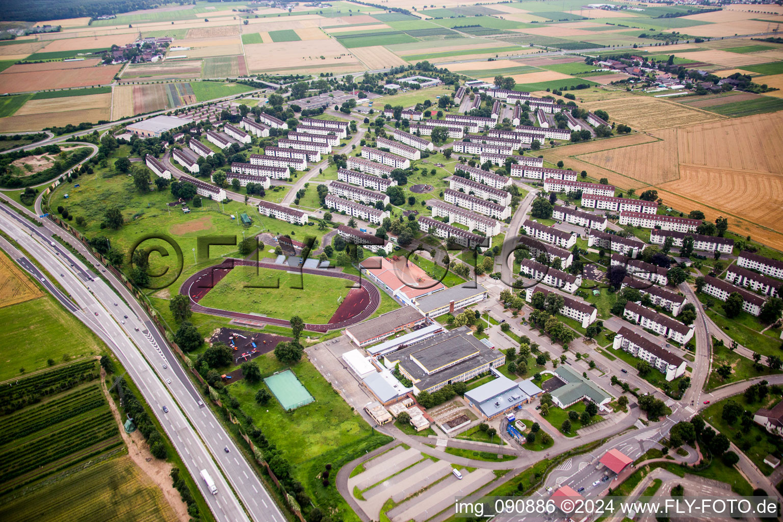 Vue oblique de Maison d'accueil pour réfugiés et logement pour demandeurs d'asile, établissement de premier accueil du Land de Bade-Wurtemberg dans le quartier Patrick-Henry-Village à le quartier Patrick Henry Village in Heidelberg dans le département Bade-Wurtemberg, Allemagne