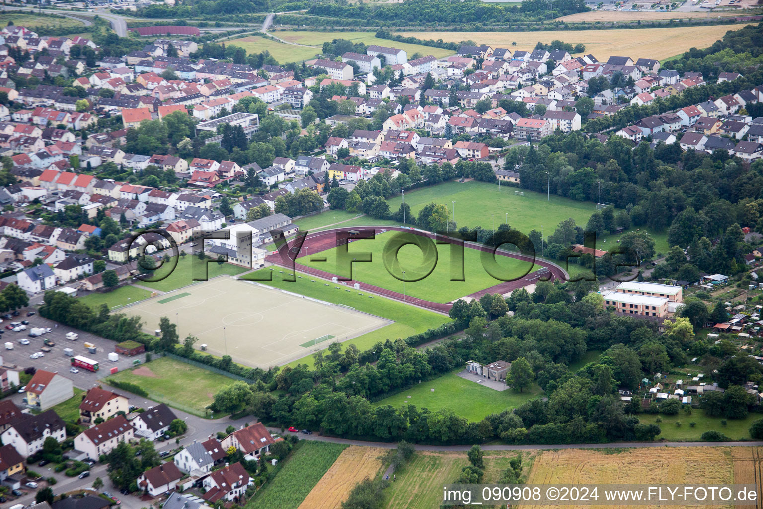 Vue aérienne de Plankstadt dans le département Bade-Wurtemberg, Allemagne