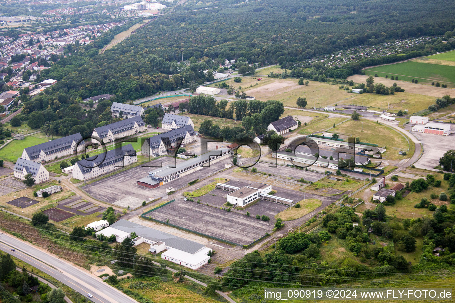 Vue aérienne de Ancienne caserne militaire américaine à Schwetzingen dans le département Bade-Wurtemberg, Allemagne