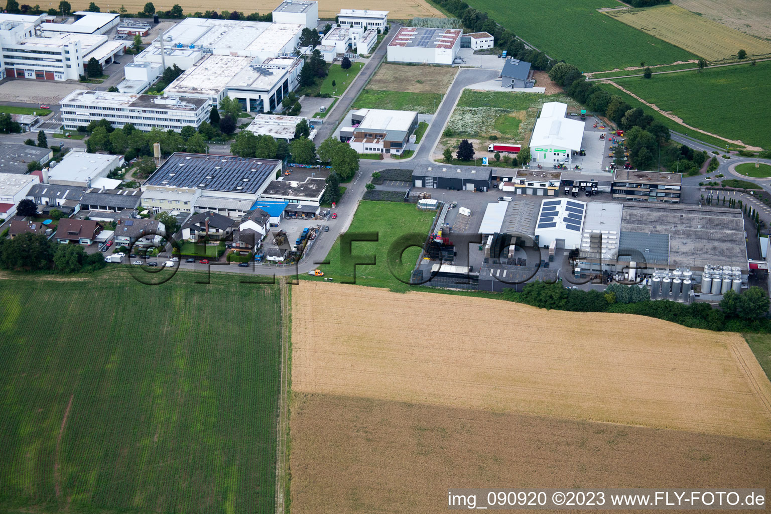 Plankstadt dans le département Bade-Wurtemberg, Allemagne vue du ciel