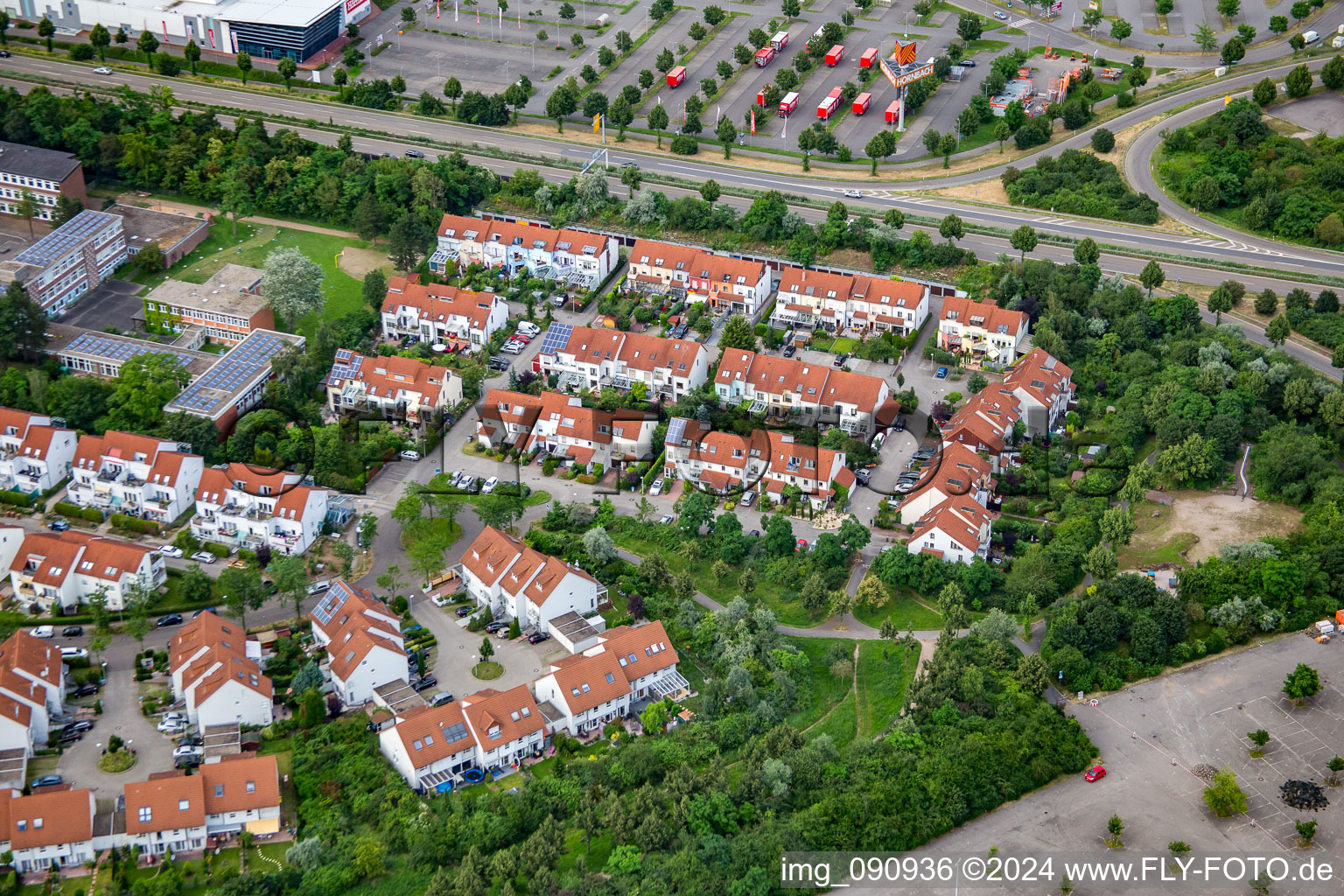 Vue aérienne de Sentier Fritjof Nansen à le quartier Rheinau in Mannheim dans le département Bade-Wurtemberg, Allemagne