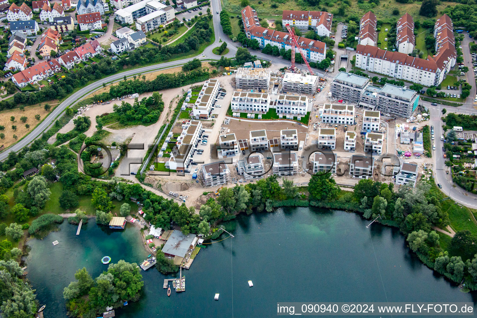 Vue aérienne de Nouvelle zone de développement Alterseestrasse sur Rheinauer See à le quartier Rheinau in Mannheim dans le département Bade-Wurtemberg, Allemagne