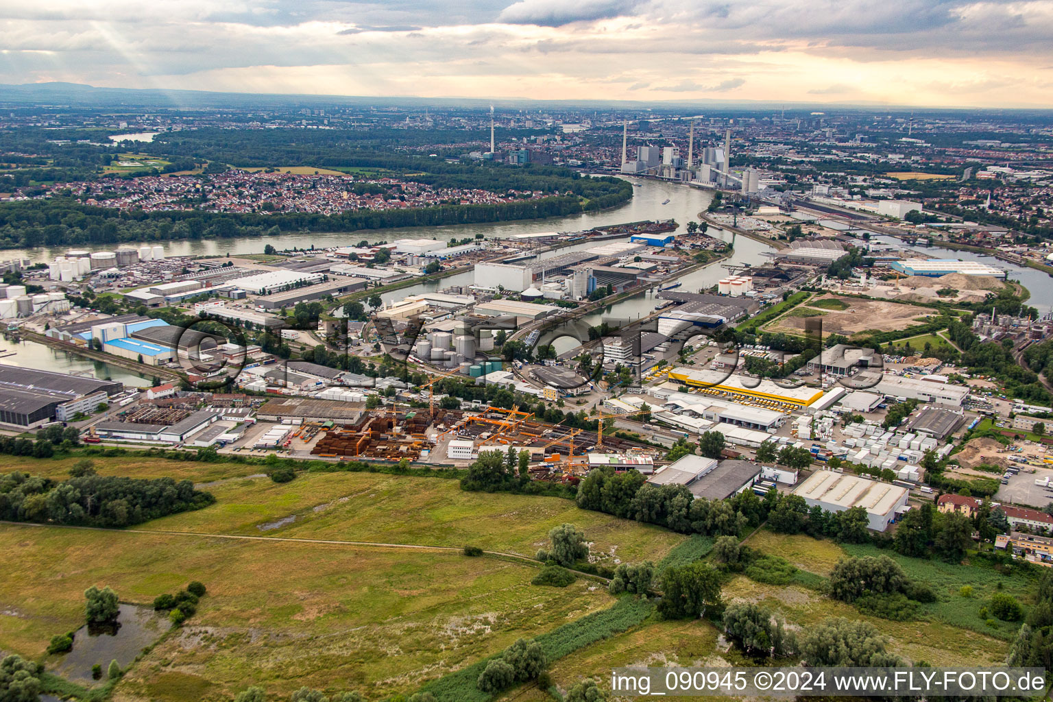 Vue aérienne de Rheinauhafen à le quartier Rheinau in Mannheim dans le département Bade-Wurtemberg, Allemagne