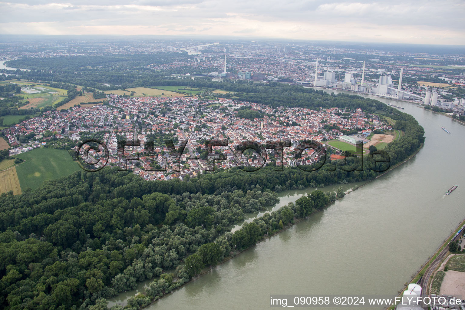 Altrip dans le département Rhénanie-Palatinat, Allemagne depuis l'avion