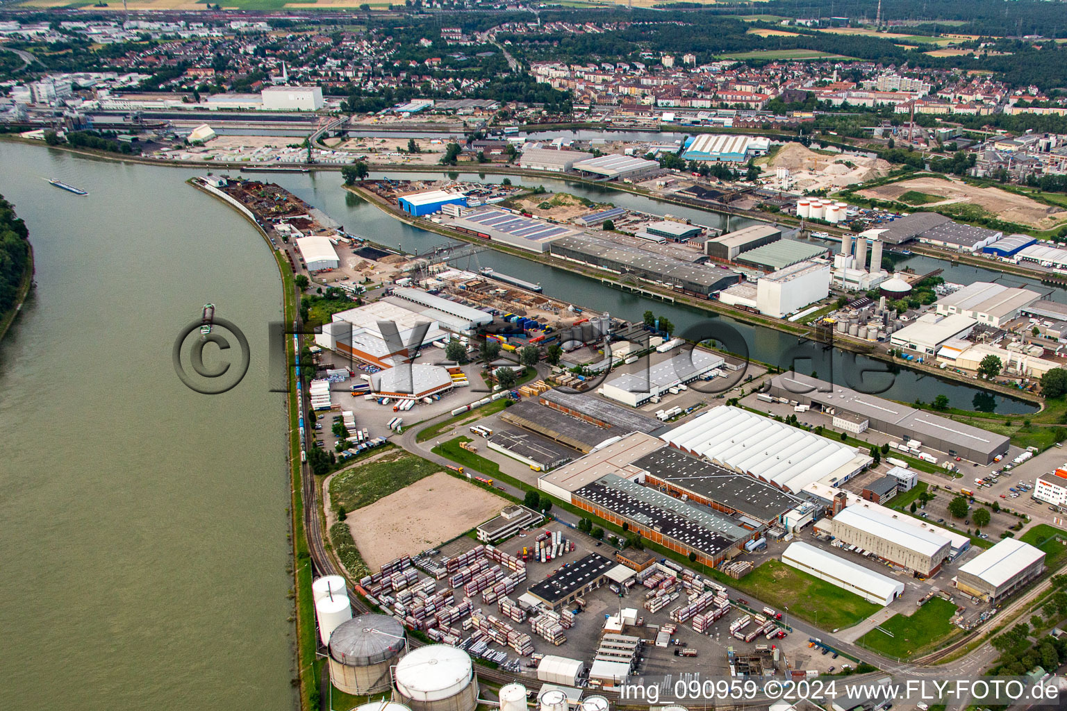 Vue oblique de Rheinauhafen à le quartier Rheinau in Mannheim dans le département Bade-Wurtemberg, Allemagne