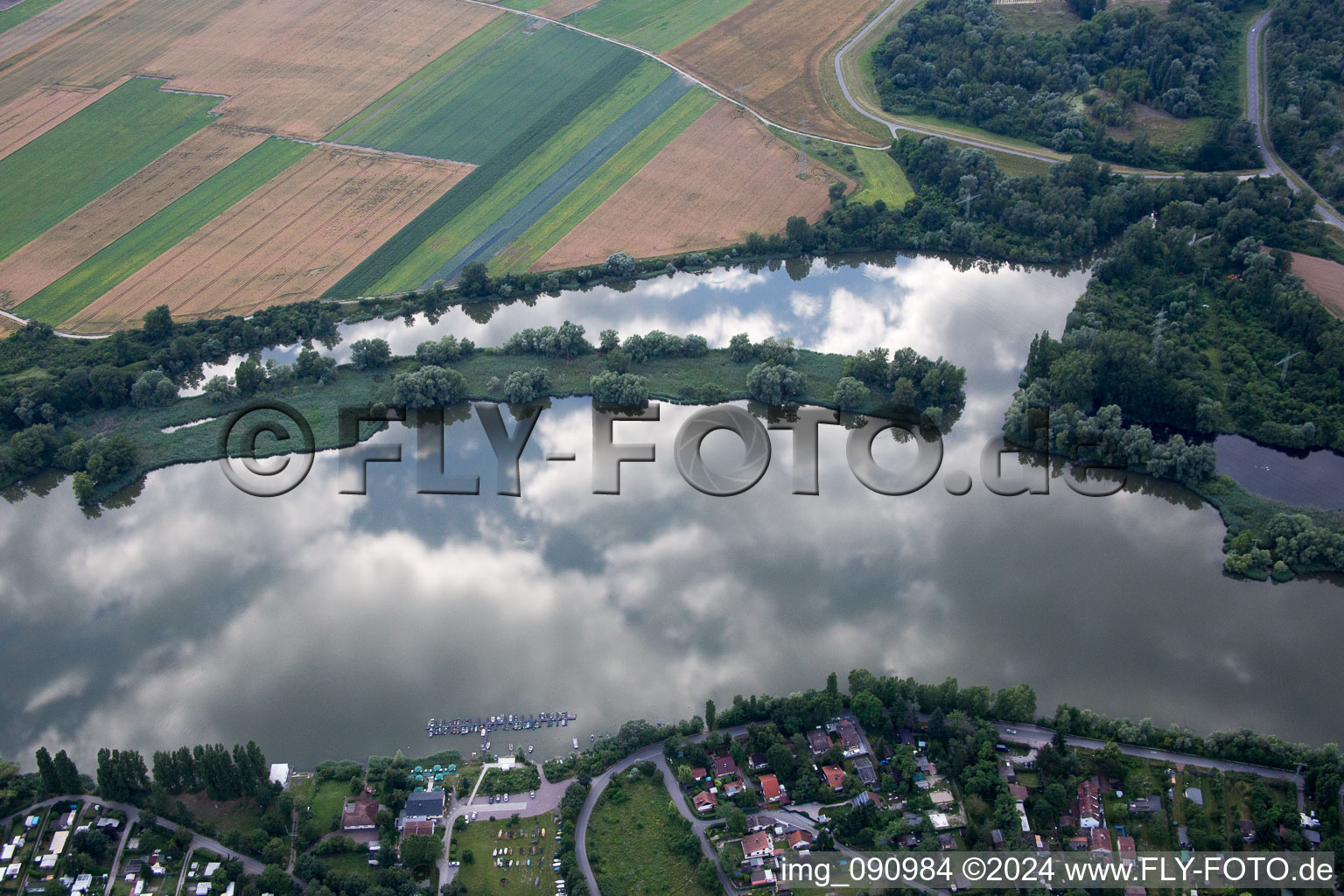 Adriatique bleue à Altrip dans le département Rhénanie-Palatinat, Allemagne vue du ciel