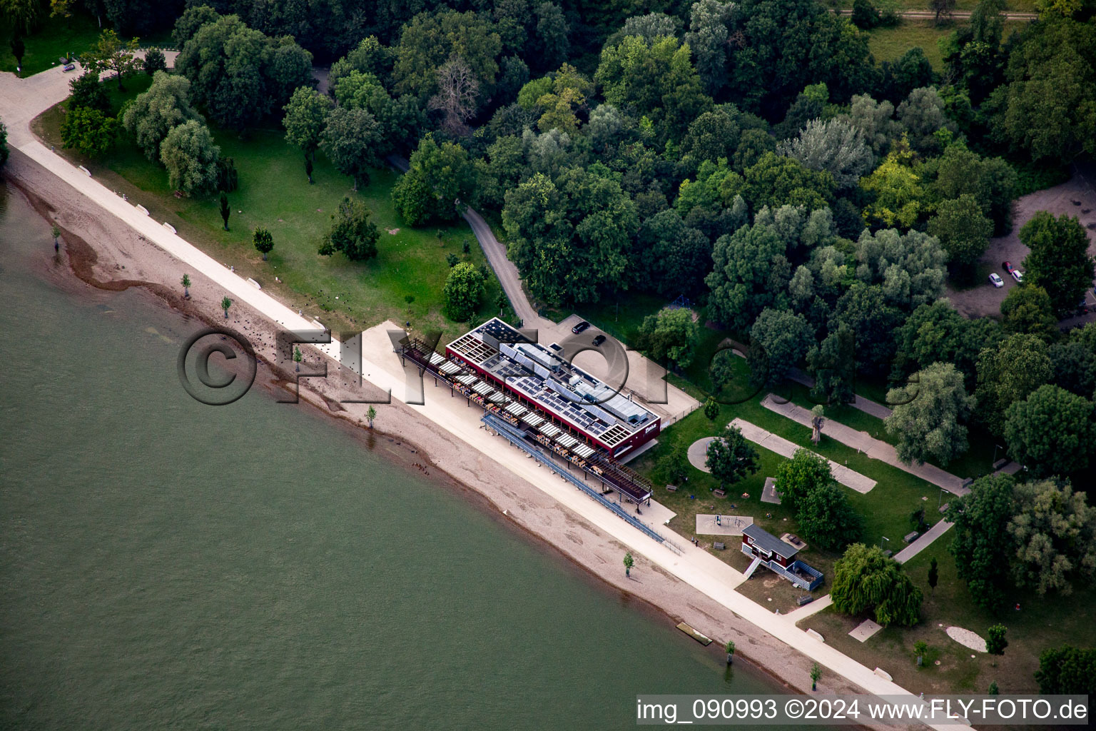 Photographie aérienne de Piscine du Rhin à le quartier Niederfeld in Mannheim dans le département Bade-Wurtemberg, Allemagne