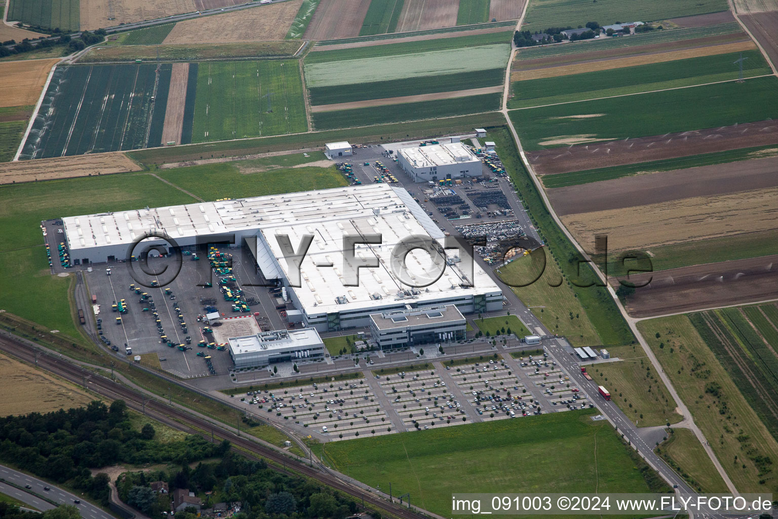 Vue aérienne de Marché du Palatinat à le quartier Rheingönheim in Ludwigshafen am Rhein dans le département Rhénanie-Palatinat, Allemagne