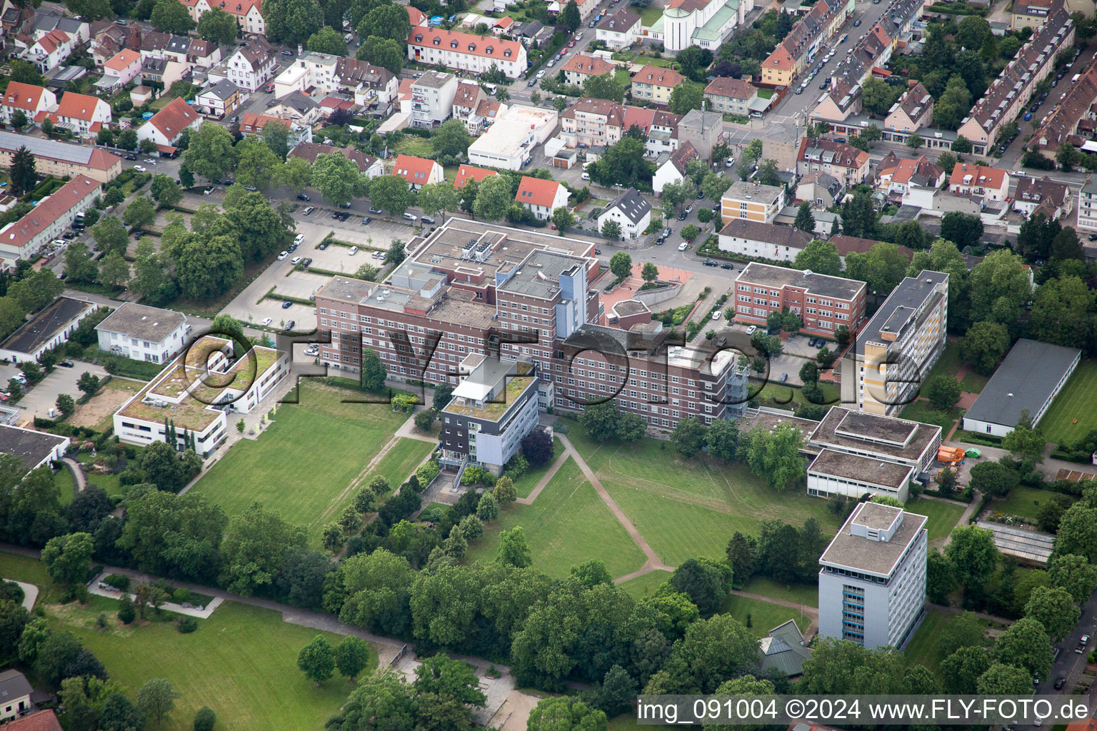 Vue aérienne de Hôpital St. Mary à le quartier Gartenstadt in Ludwigshafen am Rhein dans le département Rhénanie-Palatinat, Allemagne