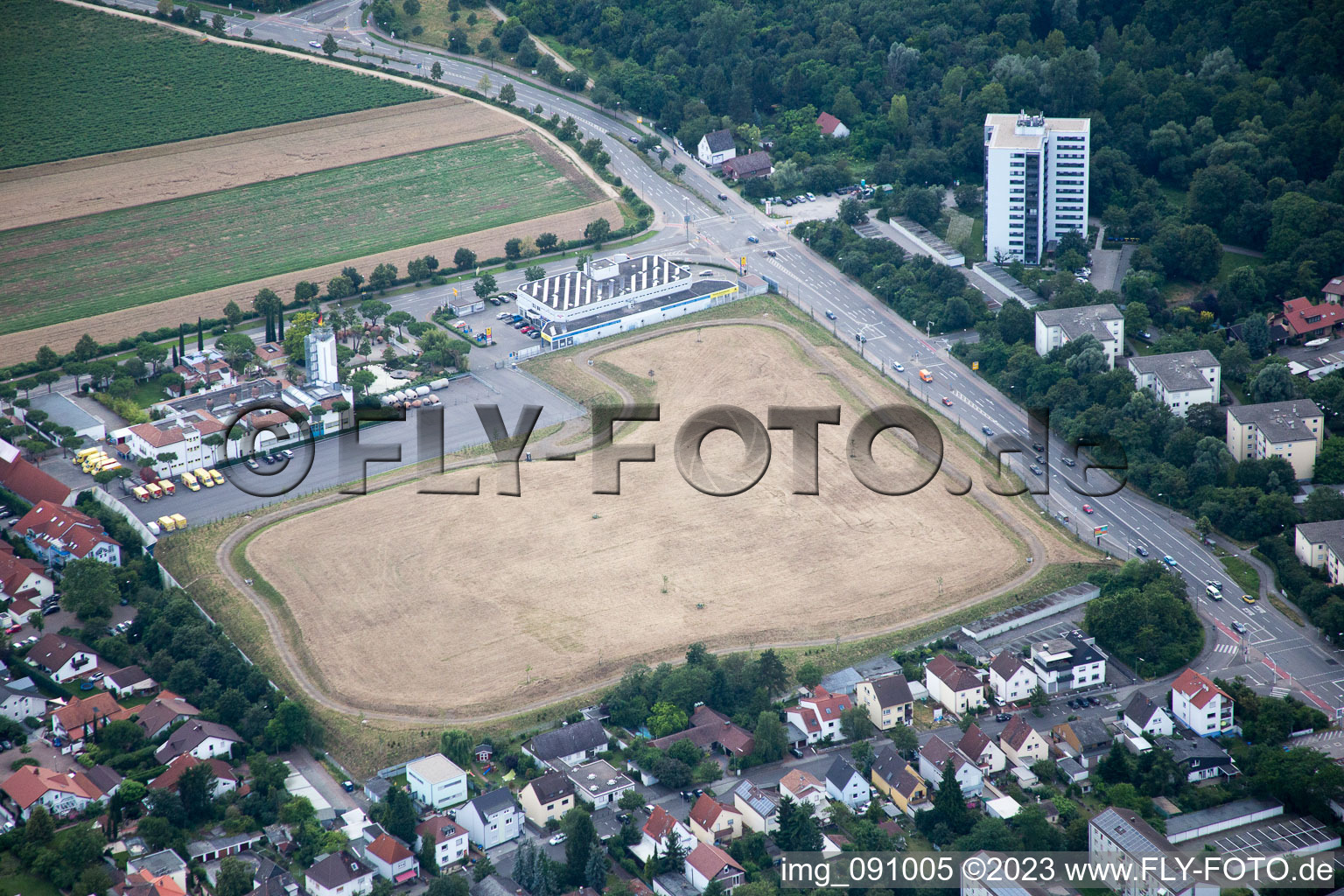 Vue aérienne de Rue Maudacher à le quartier Gartenstadt in Ludwigshafen am Rhein dans le département Rhénanie-Palatinat, Allemagne