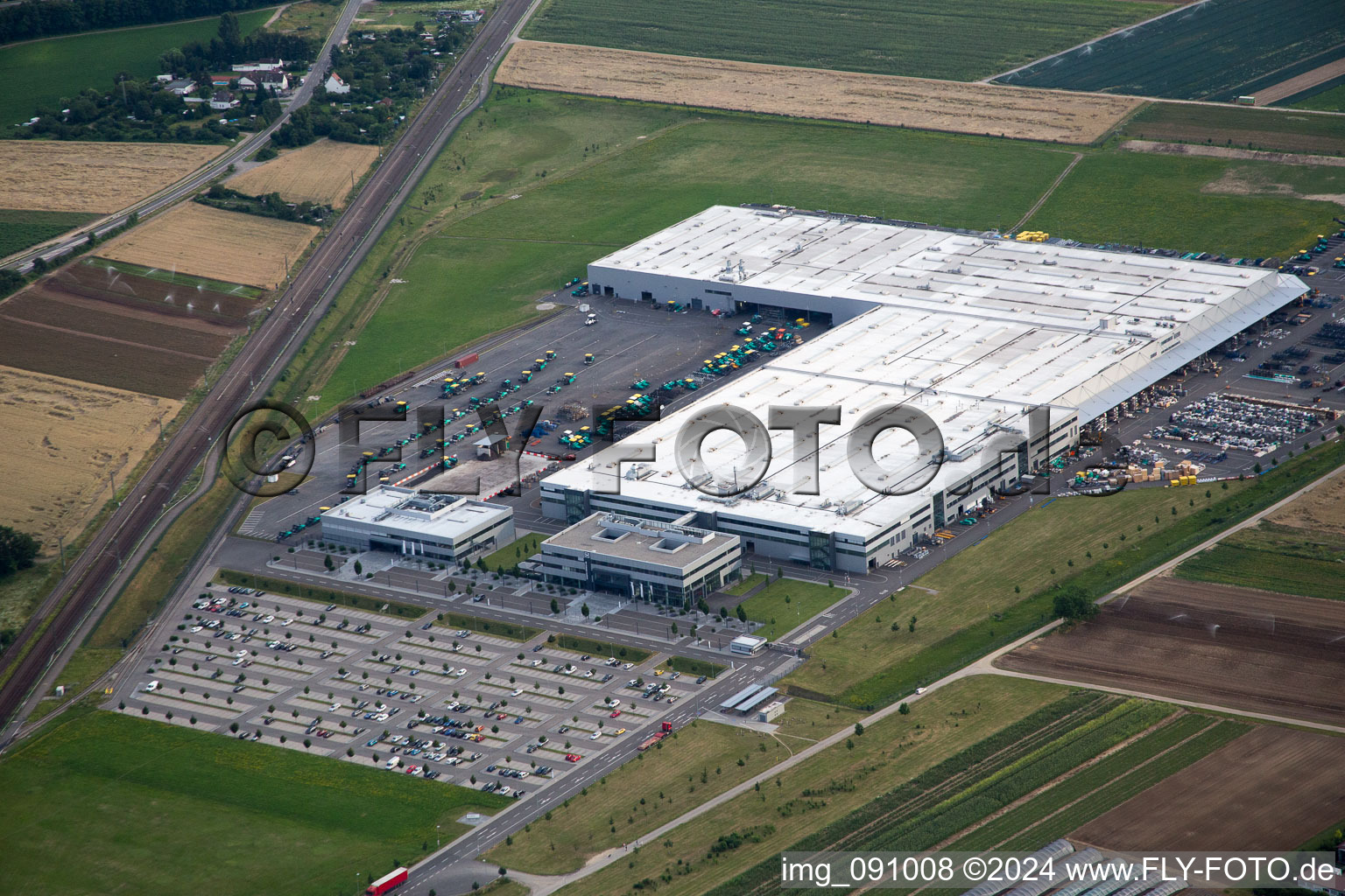 Vue aérienne de Marché de gros à le quartier Rheingönheim in Ludwigshafen am Rhein dans le département Rhénanie-Palatinat, Allemagne