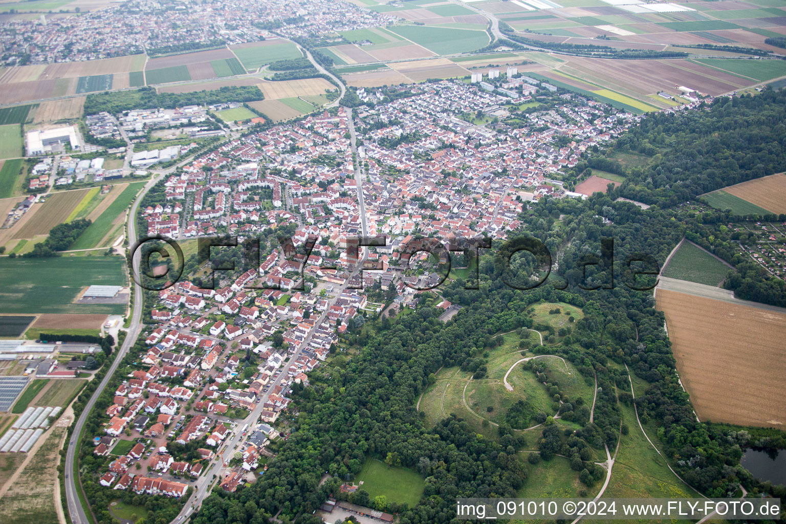 Vue aérienne de Quartier Maudach in Ludwigshafen am Rhein dans le département Rhénanie-Palatinat, Allemagne