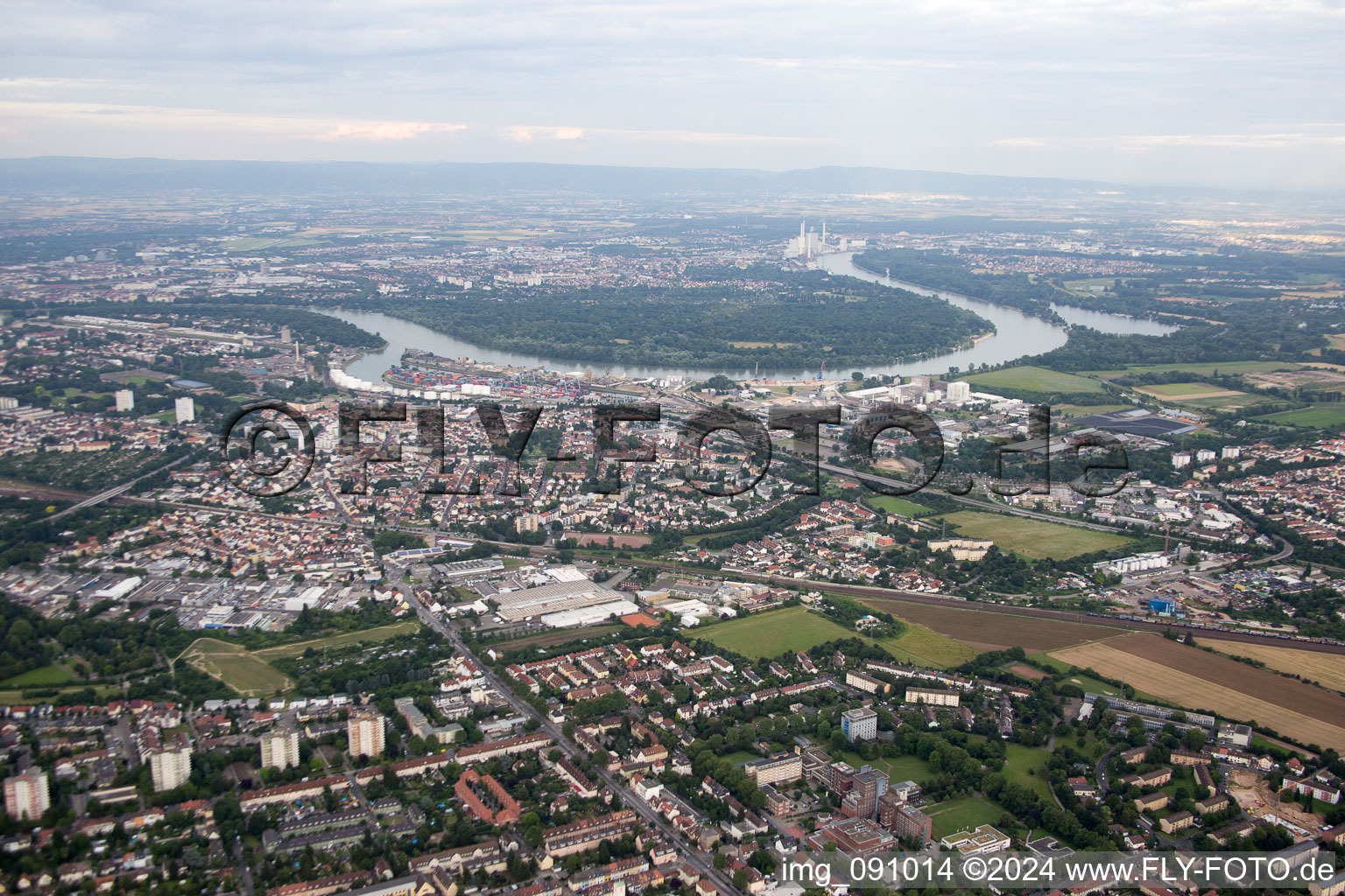 Vue aérienne de Quartier Mundenheim in Ludwigshafen am Rhein dans le département Rhénanie-Palatinat, Allemagne