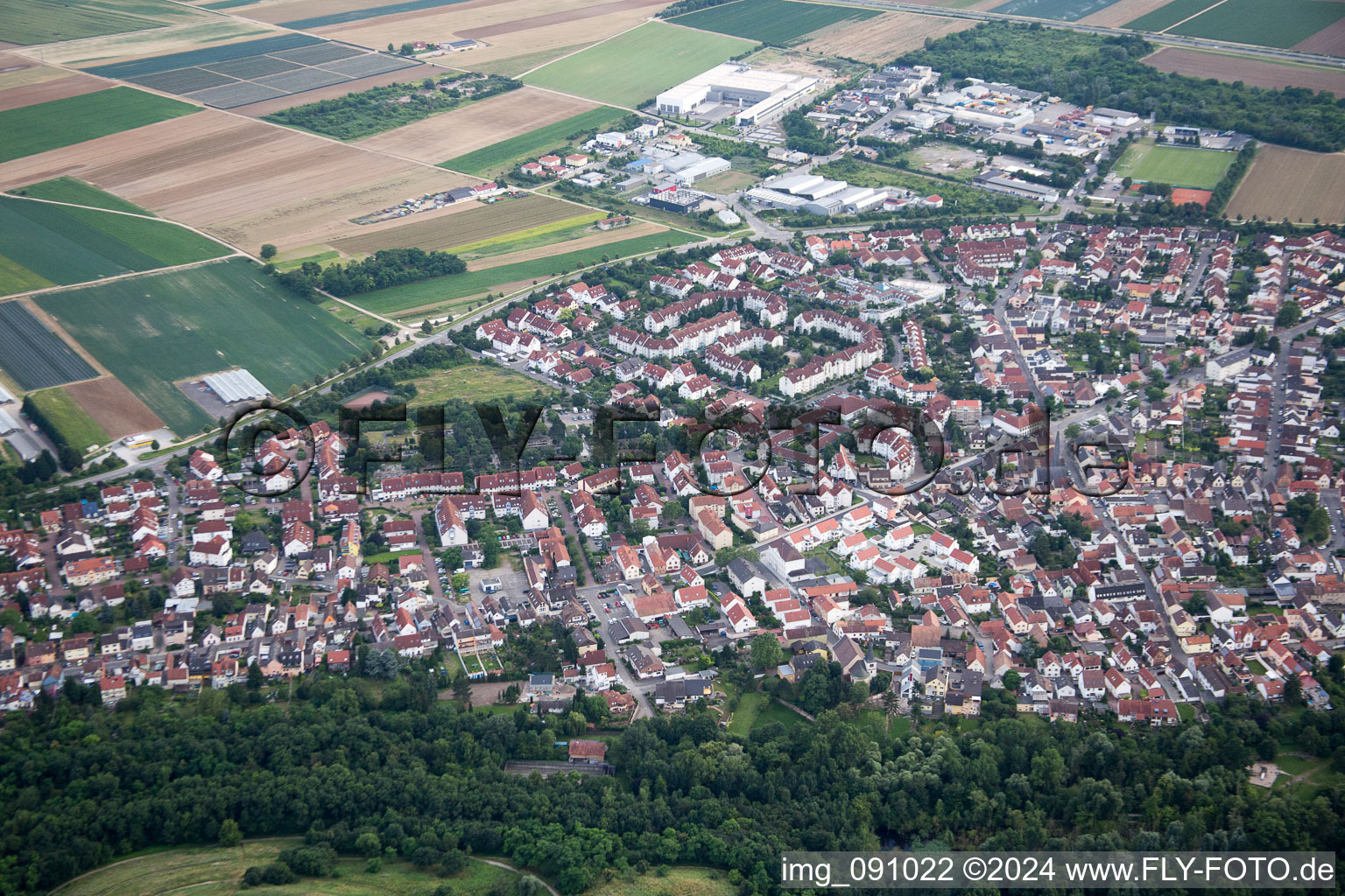 Vue aérienne de Quartier Maudach in Ludwigshafen am Rhein dans le département Rhénanie-Palatinat, Allemagne