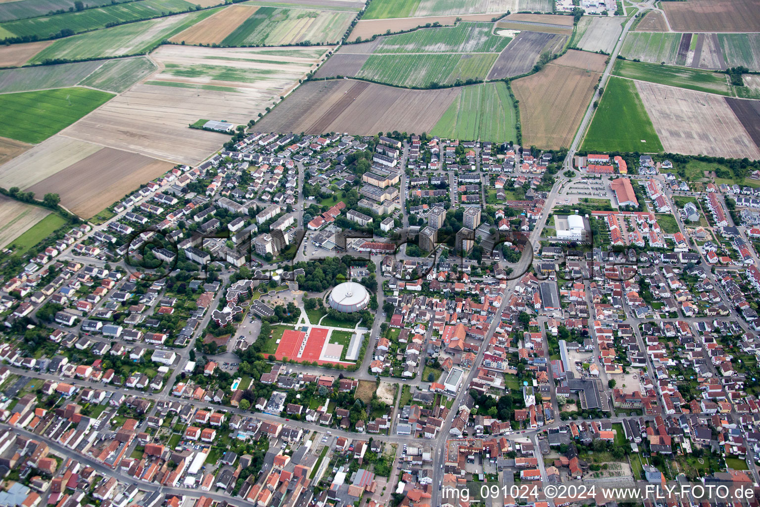 Vue aérienne de Mutterstadt dans le département Rhénanie-Palatinat, Allemagne