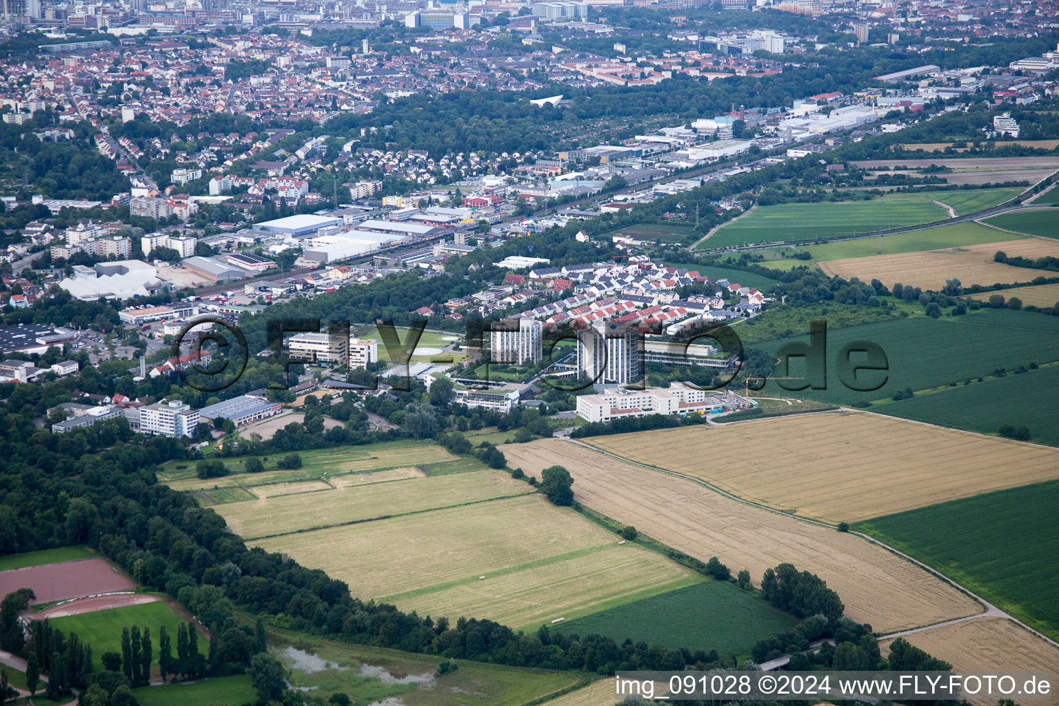 Quartier Oggersheim in Ludwigshafen am Rhein dans le département Rhénanie-Palatinat, Allemagne d'en haut