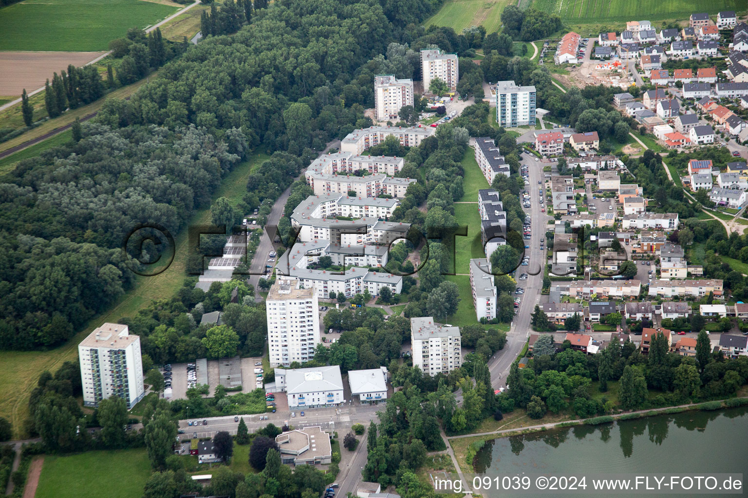 Quartier Oggersheim in Ludwigshafen am Rhein dans le département Rhénanie-Palatinat, Allemagne depuis l'avion