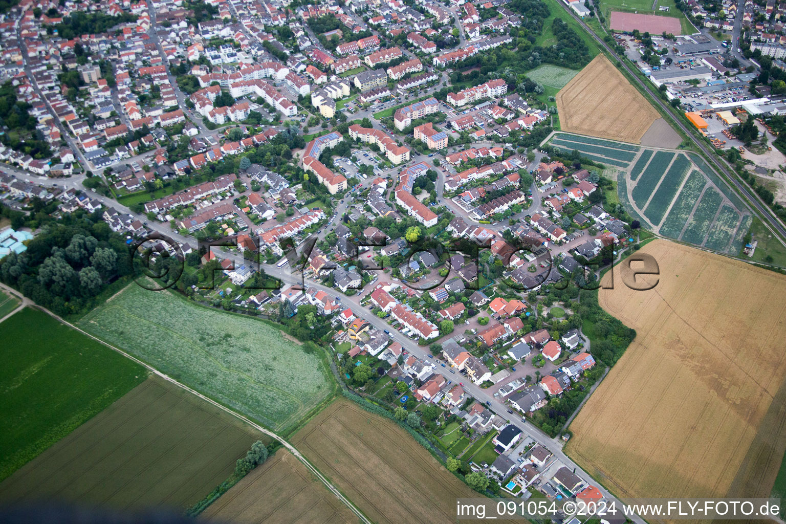 Quartier Edigheim in Ludwigshafen am Rhein dans le département Rhénanie-Palatinat, Allemagne d'en haut