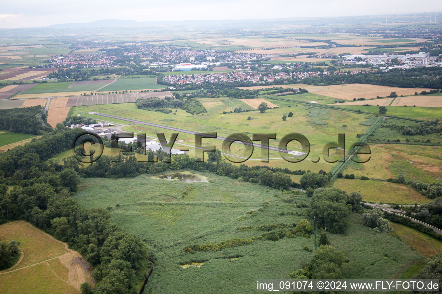 Vue aérienne de Aérodrome à Worms dans le département Rhénanie-Palatinat, Allemagne