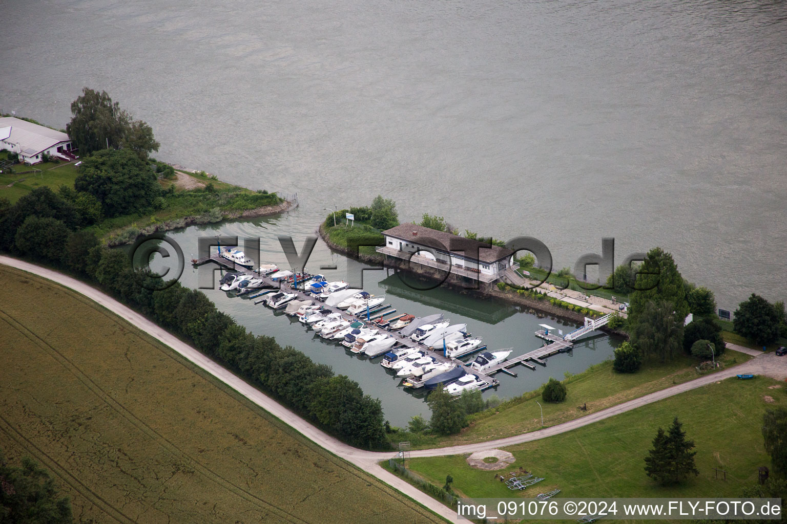 Vue aérienne de Marina sur le Rhin à Worms dans le département Rhénanie-Palatinat, Allemagne