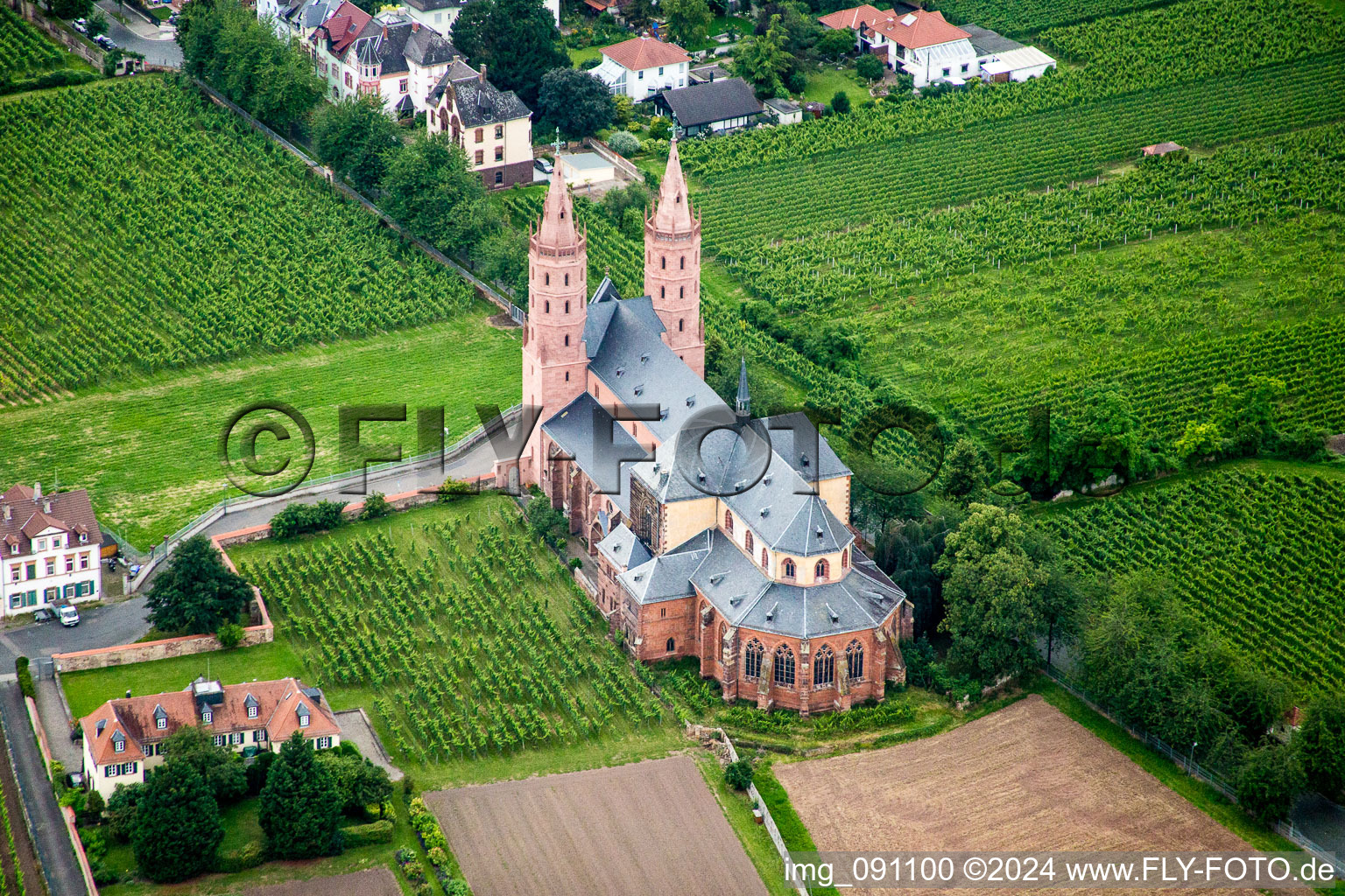 Vue aérienne de Ensemble immobilier du monastère Liebfrauenstift à Worms dans le département Rhénanie-Palatinat, Allemagne