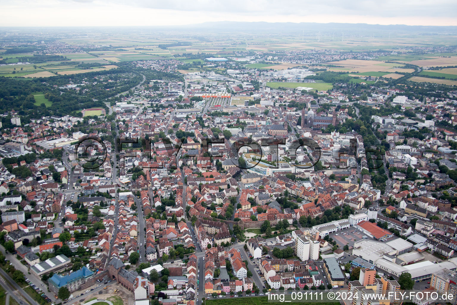 Vue aérienne de Vieille ville à Worms dans le département Rhénanie-Palatinat, Allemagne