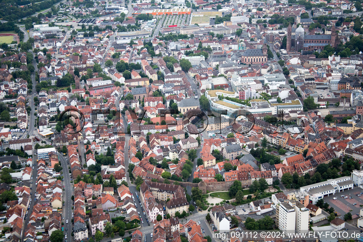 Vue aérienne de Vieille ville à Worms dans le département Rhénanie-Palatinat, Allemagne