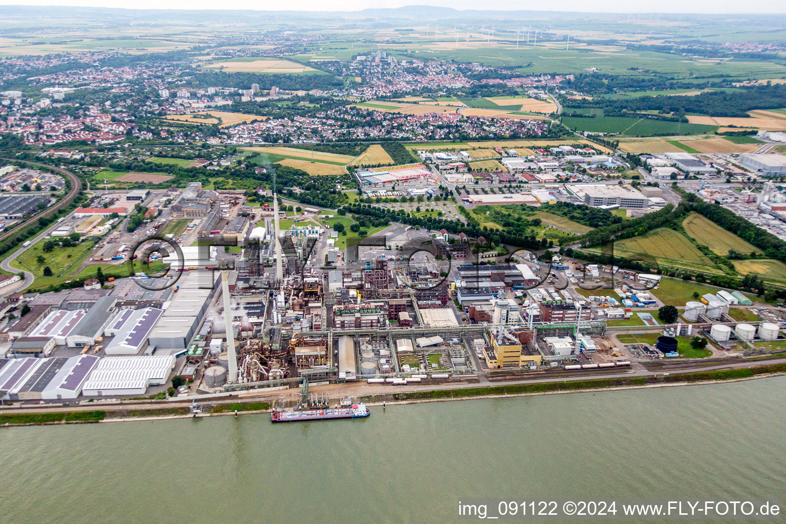 Vue aérienne de Locaux de l'usine du fabricant de produits chimiques Evonik à Worms dans le département Rhénanie-Palatinat, Allemagne