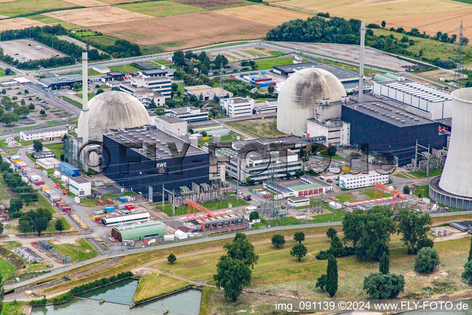 Enregistrement par drone de Centrale nucléaire à le quartier Wattenheim in Biblis dans le département Hesse, Allemagne