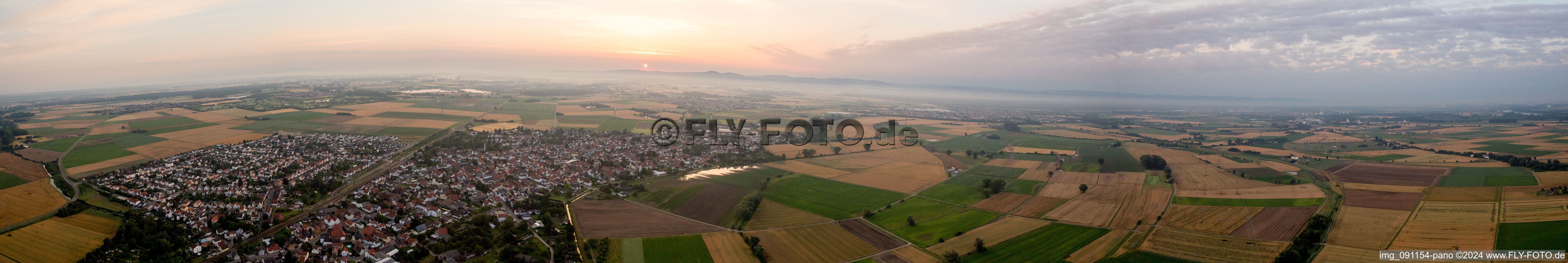 Vue aérienne de Panorama à le quartier Hofheim in Lampertheim dans le département Hesse, Allemagne