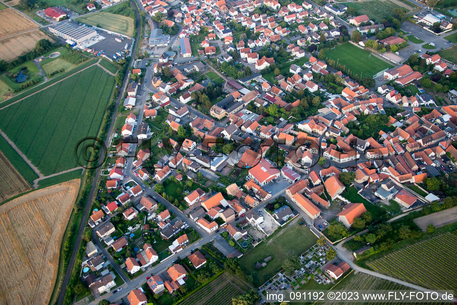 Vue aérienne de Bockenheim an der Weinstraße dans le département Rhénanie-Palatinat, Allemagne
