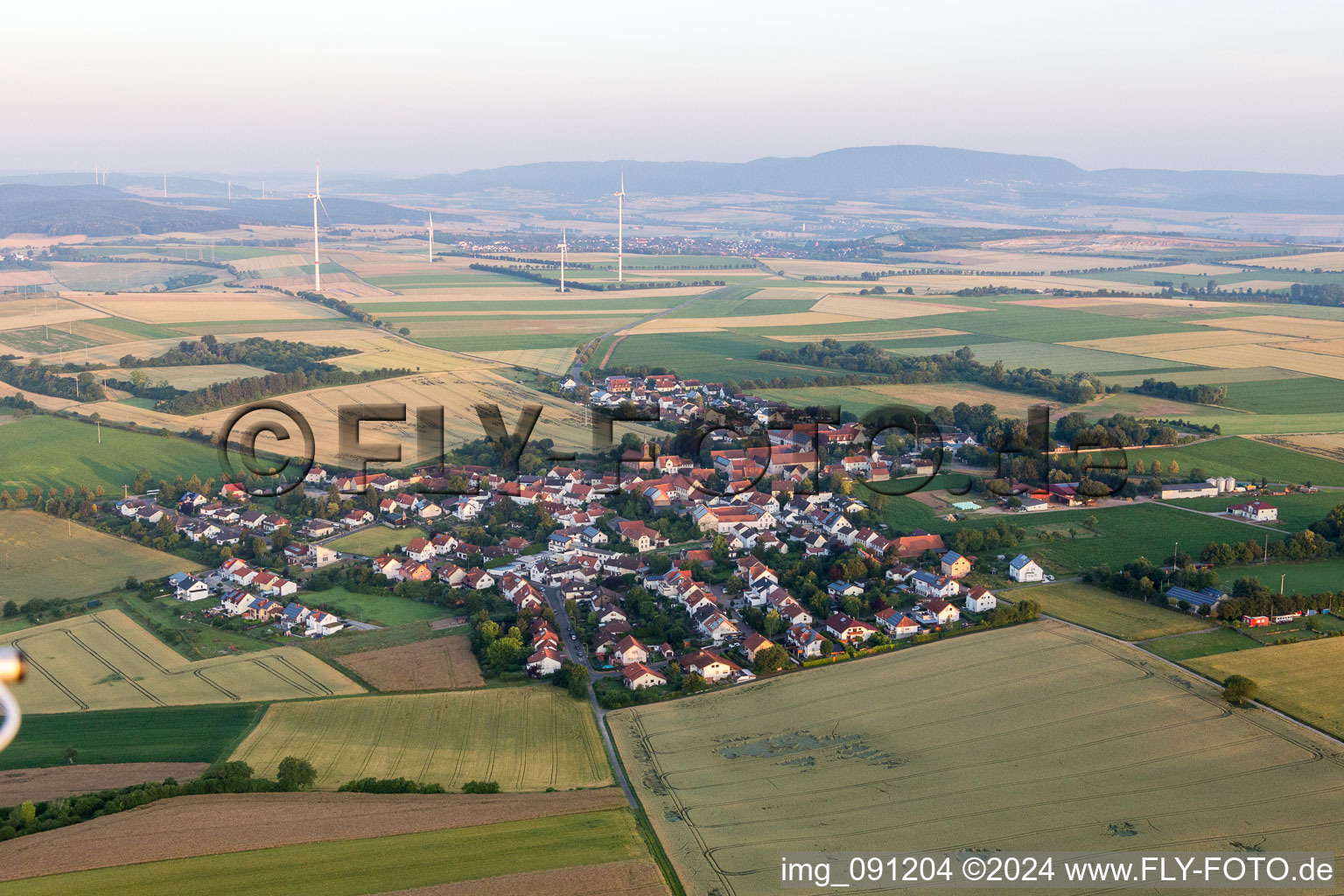 Vue aérienne de Champs agricoles et surfaces utilisables à Lautersheim dans le département Rhénanie-Palatinat, Allemagne