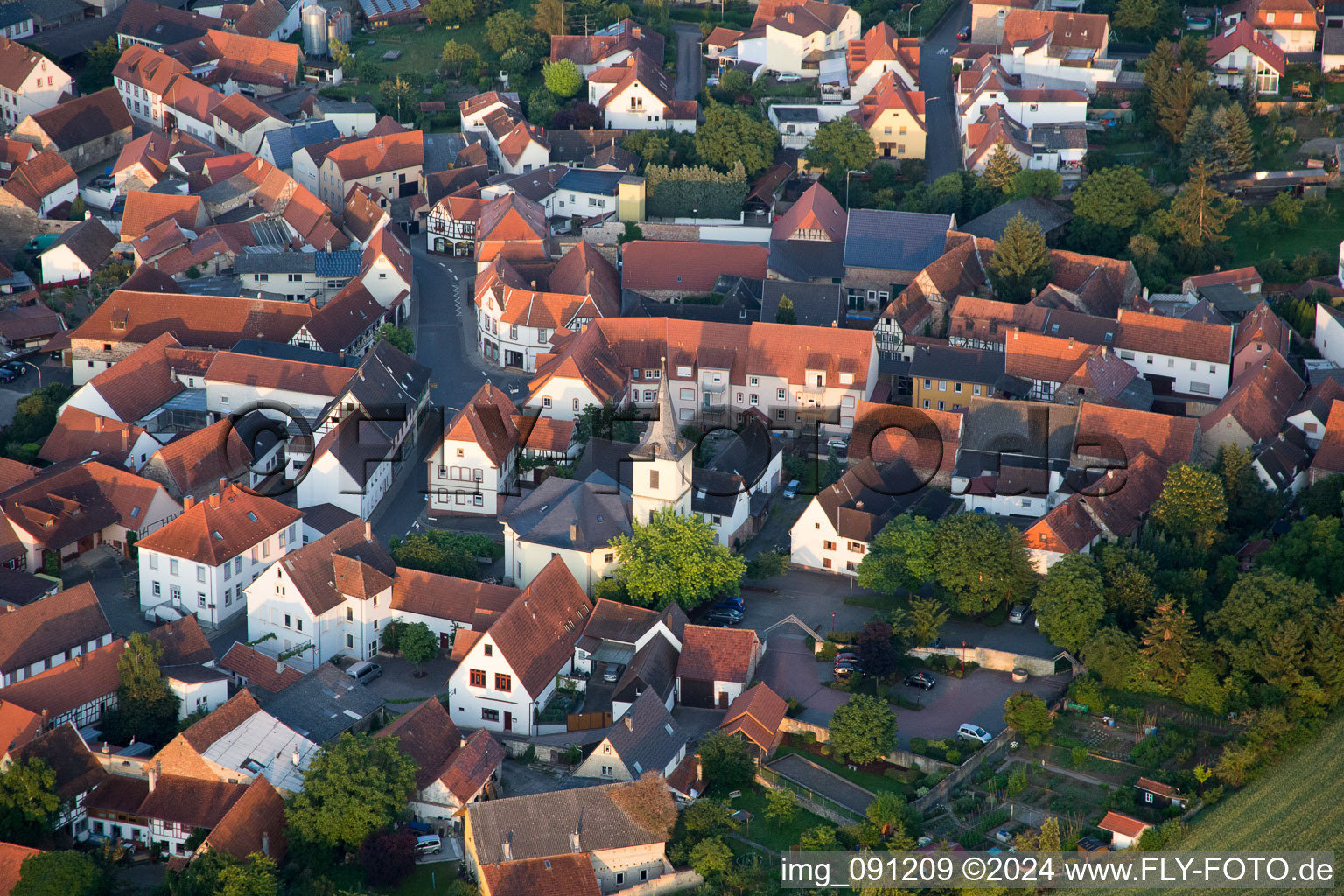 Vue aérienne de Kerzenheim dans le département Rhénanie-Palatinat, Allemagne