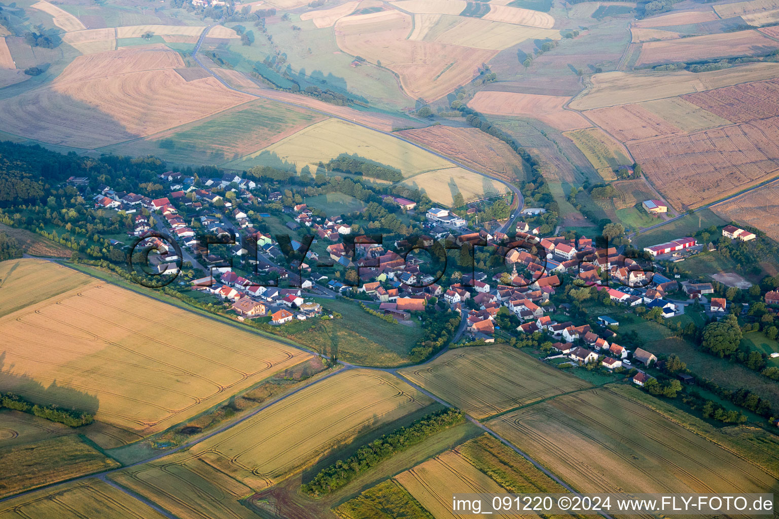 Vue aérienne de Breunigweiler dans le département Rhénanie-Palatinat, Allemagne