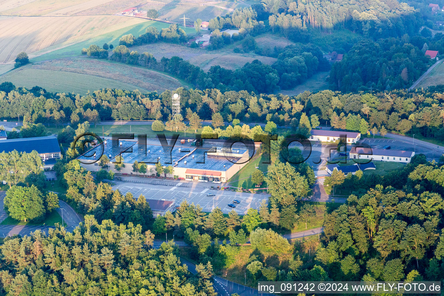 Vue aérienne de Caserne militaire américaine Quartier général de Sembach et AFN Europe à Sembach à le quartier Münchweiler in Münchweiler an der Alsenz dans le département Rhénanie-Palatinat, Allemagne