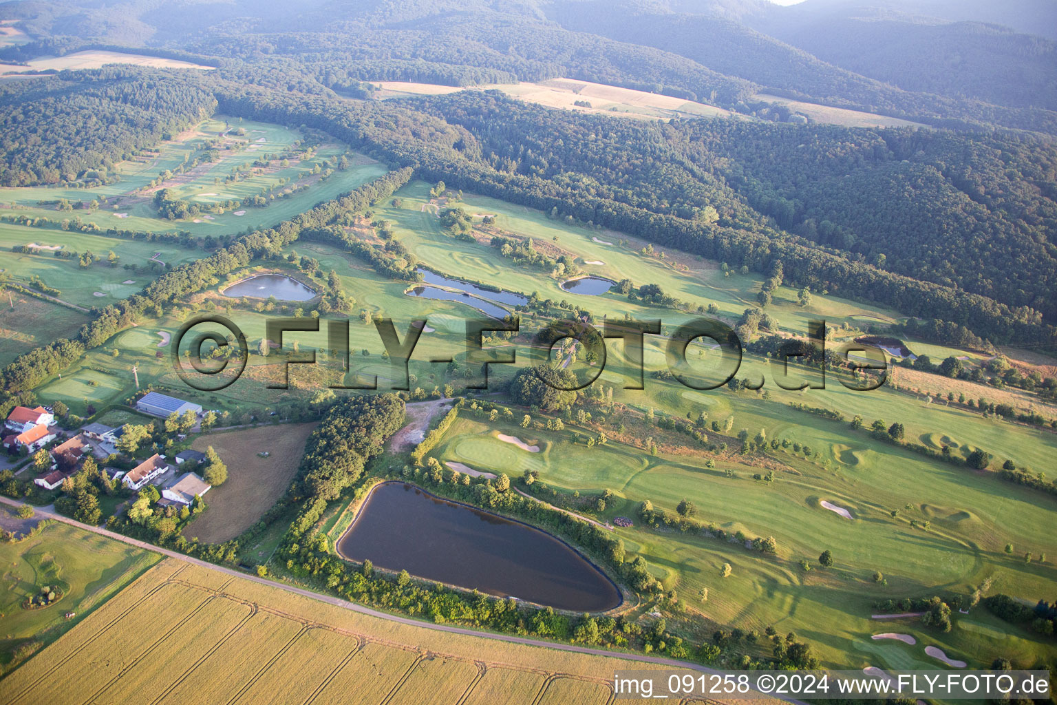 Vue d'oiseau de Golf à Börrstadt dans le département Rhénanie-Palatinat, Allemagne